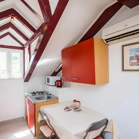 4 Bedroom Stunning In * סלאנו