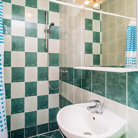 בית נופש 4 Bedroom Stunning In *