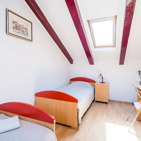 4 Bedroom Stunning In 斯拉诺