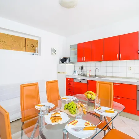 בית נופש 4 Bedroom Stunning In *